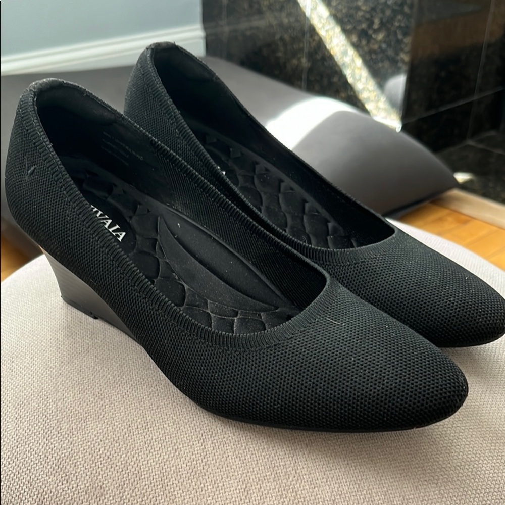 Vivaia Black Wedges with Comfortable Fit and Stylish Design